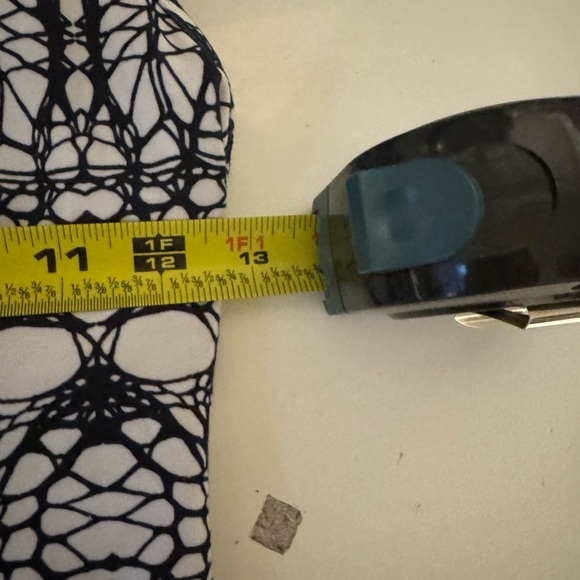 Lululemon Power Y Tank White Black Glacier Lace Racerback Built in Bra Sz 4 - Picture 11 of 11